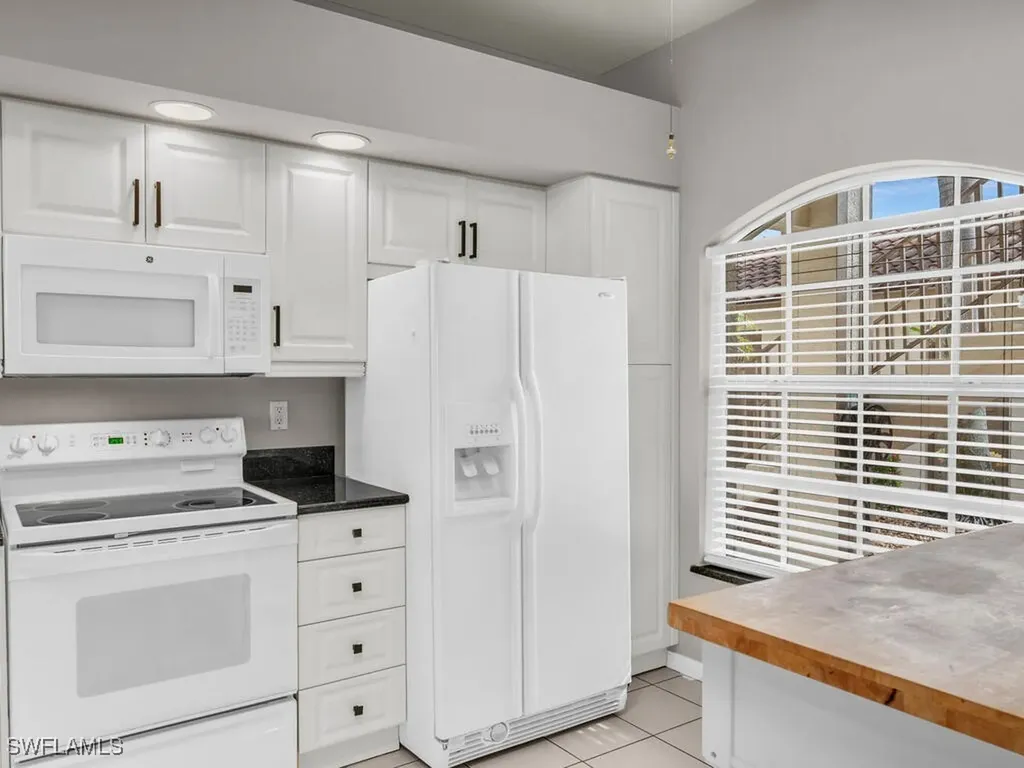 242 Newport Drive Naples FL 34114