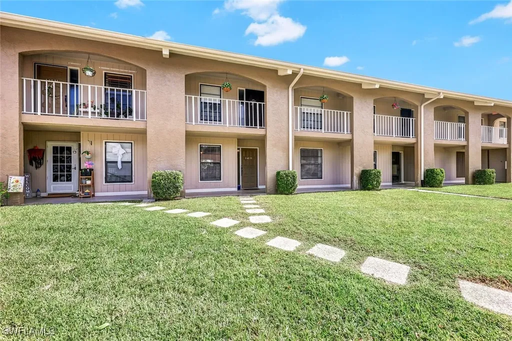 141 Cypress Way E Naples FL 34110
