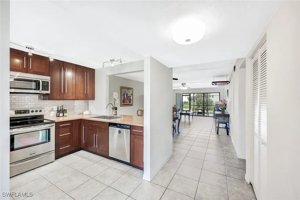 141 Cypress Way E Naples FL 34110