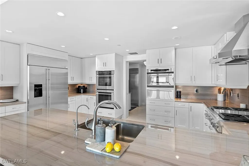 11125 Gulf Shore Drive Naples FL 34108