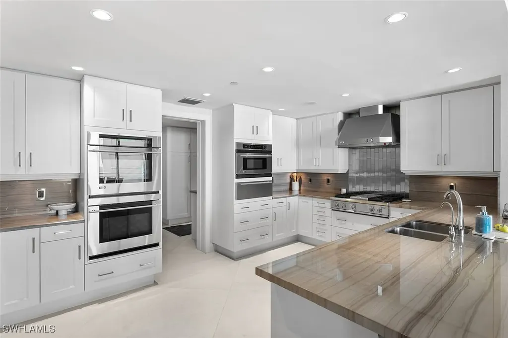 11125 Gulf Shore Drive Naples FL 34108