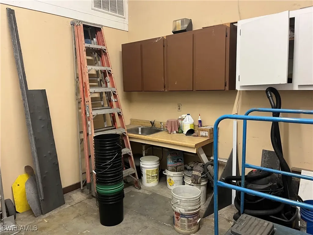 3310-3330 Hanson Street Fort Myers FL 33916