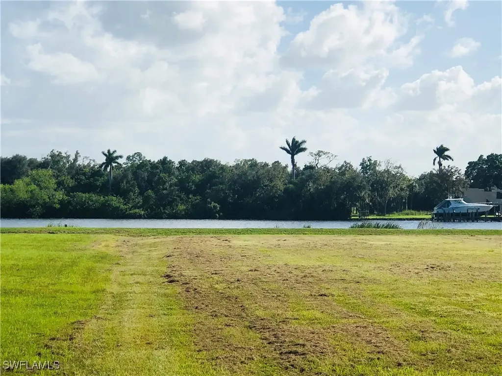 17107 Serengeti Circle Alva FL 33920