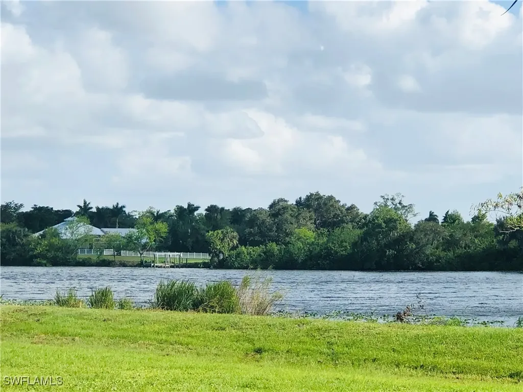 17107 Serengeti Circle Alva FL 33920