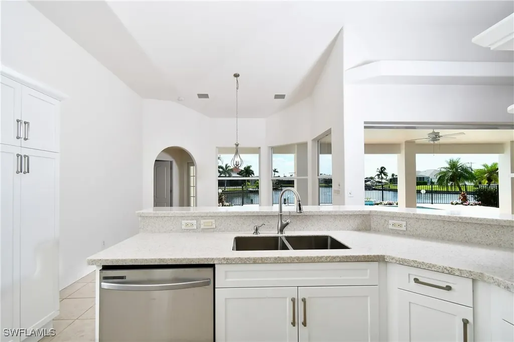 2000 SW 44th Terrace Cape Coral FL 33914