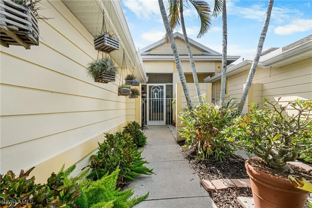 4228 Avian Avenue Fort Myers FL 33916