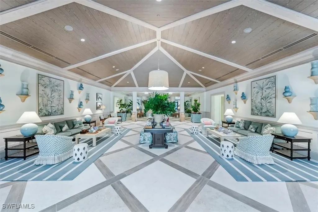 102 Clubhouse Drive Naples FL 34105