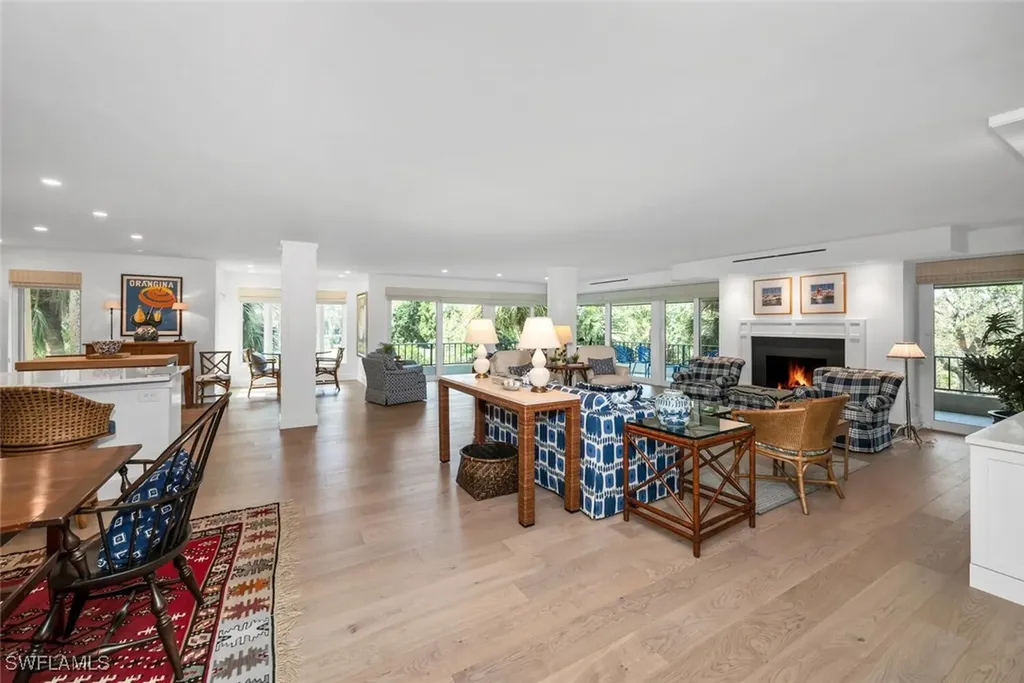 102 Clubhouse Drive Naples FL 34105