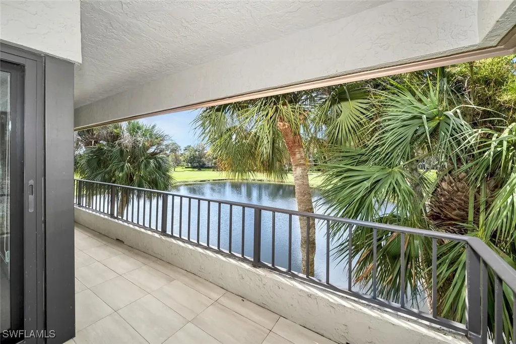 102 Clubhouse Drive Naples FL 34105