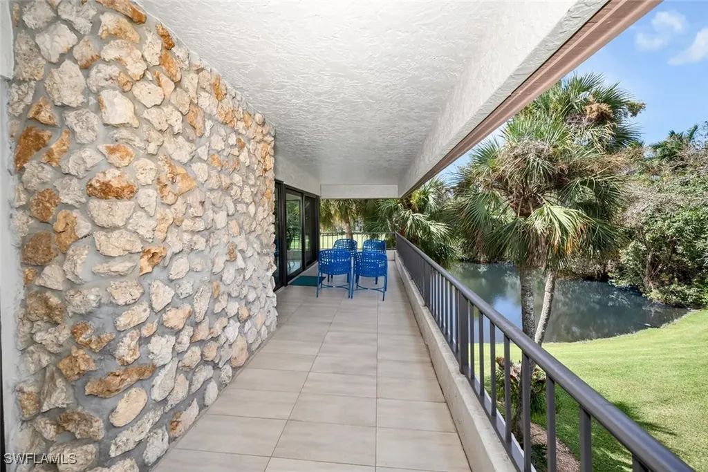 102 Clubhouse Drive Naples FL 34105
