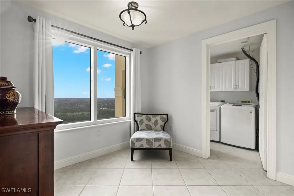 2745 1st Street Fort Myers FL 33916