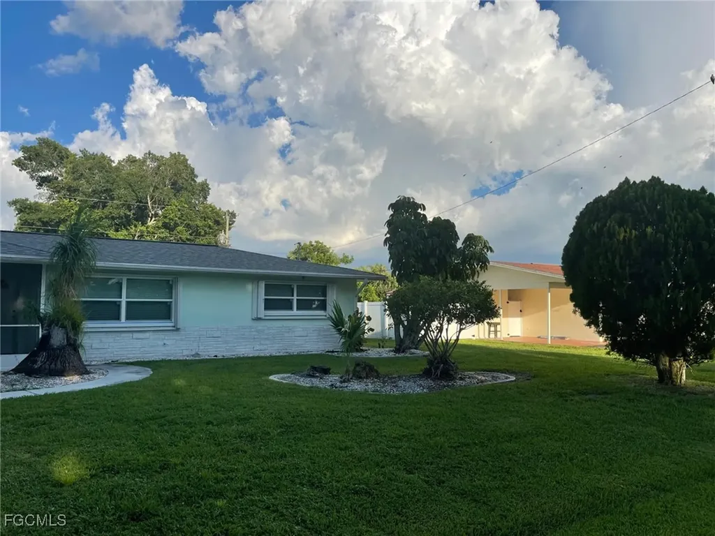 2705 SE 17th Avenue Cape Coral FL 33904