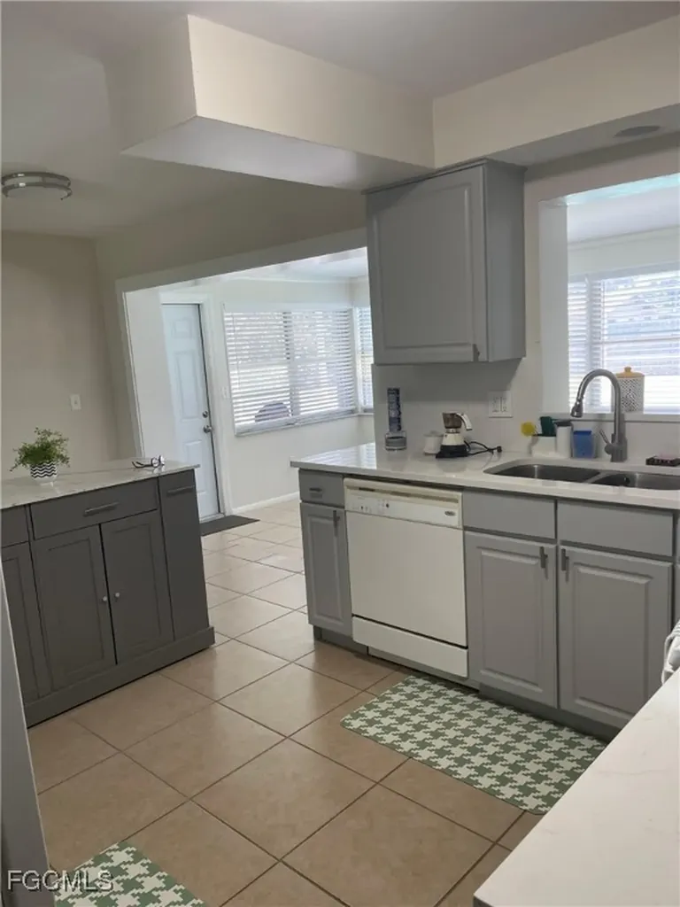 2705 SE 17th Avenue Cape Coral FL 33904