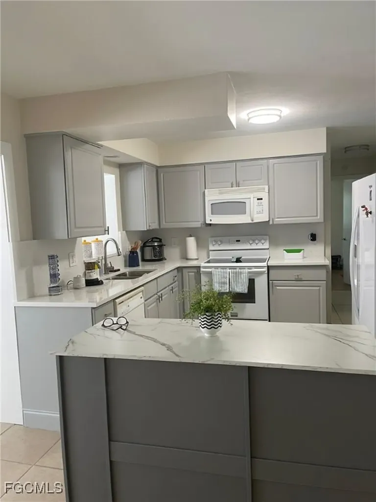 2705 SE 17th Avenue Cape Coral FL 33904
