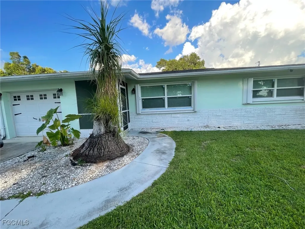 2705 SE 17th Avenue Cape Coral FL 33904