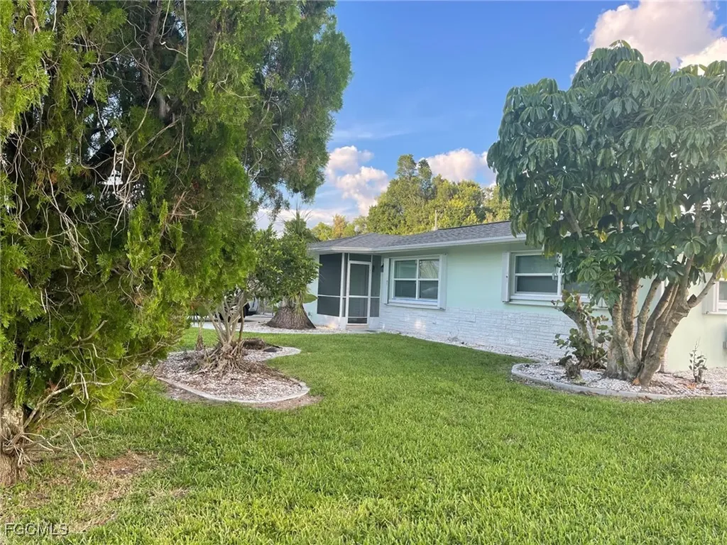 2705 SE 17th Avenue Cape Coral FL 33904