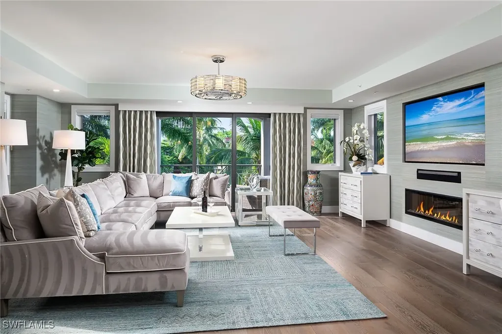 969 8th Avenue S Naples FL 34102