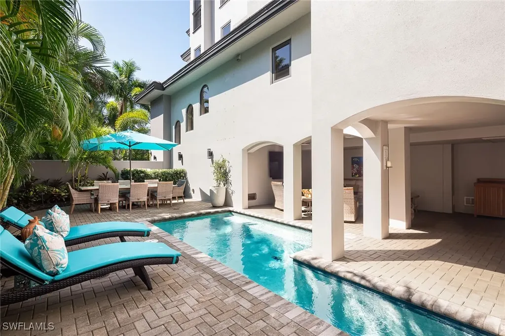 969 8th Avenue S Naples FL 34102