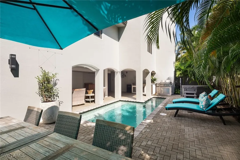 969 8th Avenue S Naples FL 34102