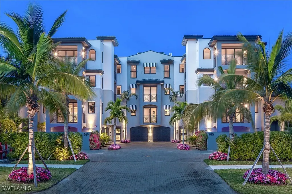 969 8th Avenue S Naples FL 34102