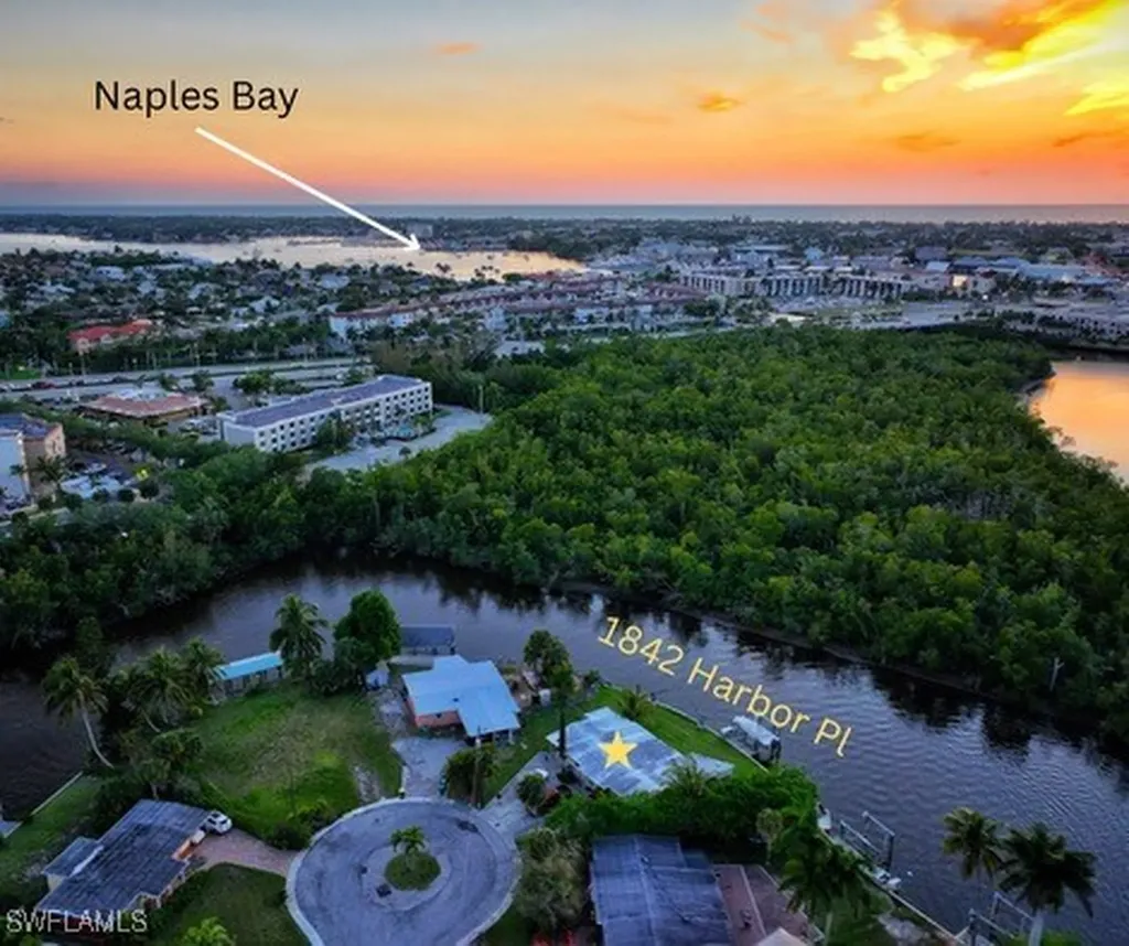 1842 Harbor Place Naples FL 34104