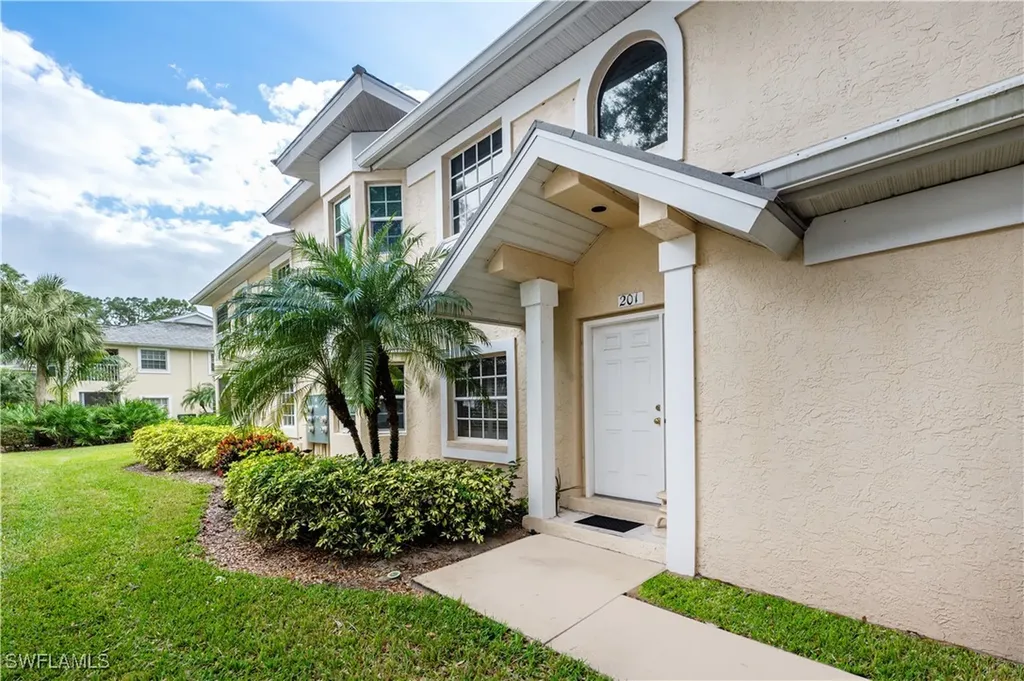 2852 Aintree Lane Naples FL 34112