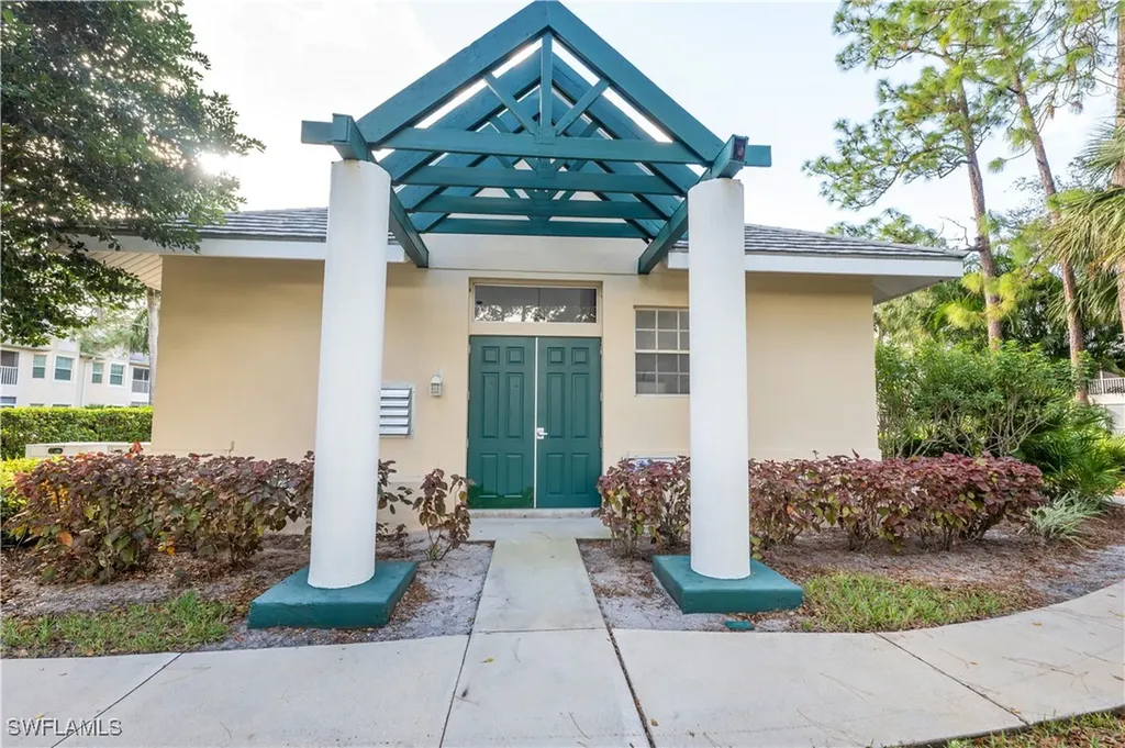 2852 Aintree Lane Naples FL 34112