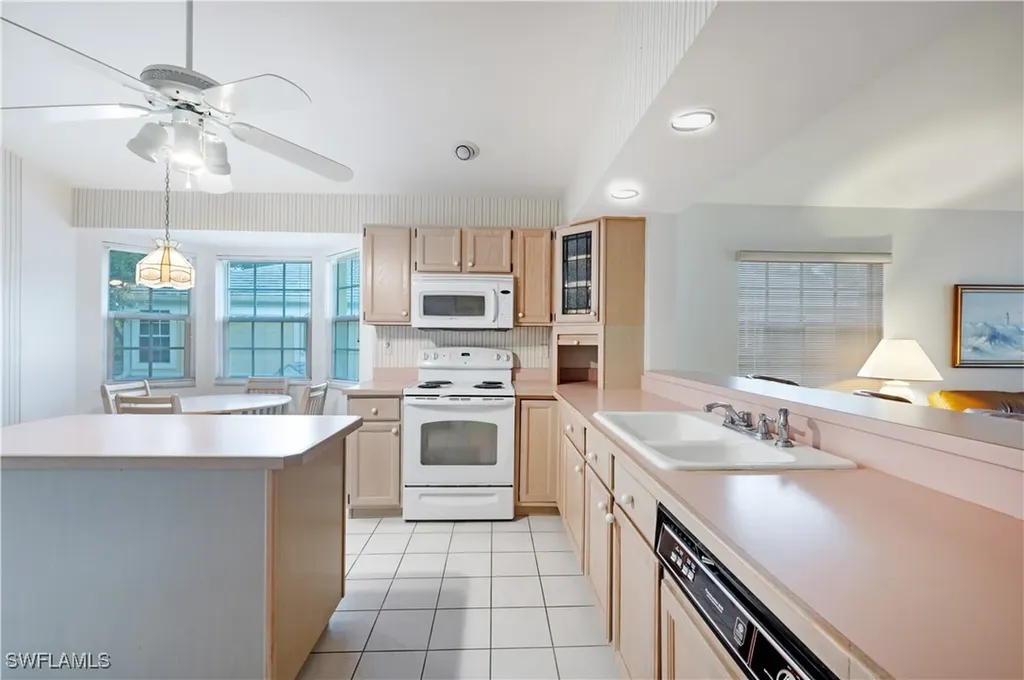 2852 Aintree Lane Naples FL 34112