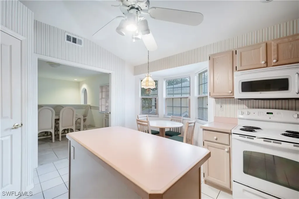 2852 Aintree Lane Naples FL 34112
