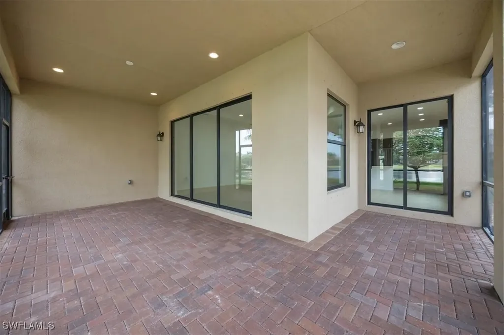 13715 Luna Drive Naples FL 34109