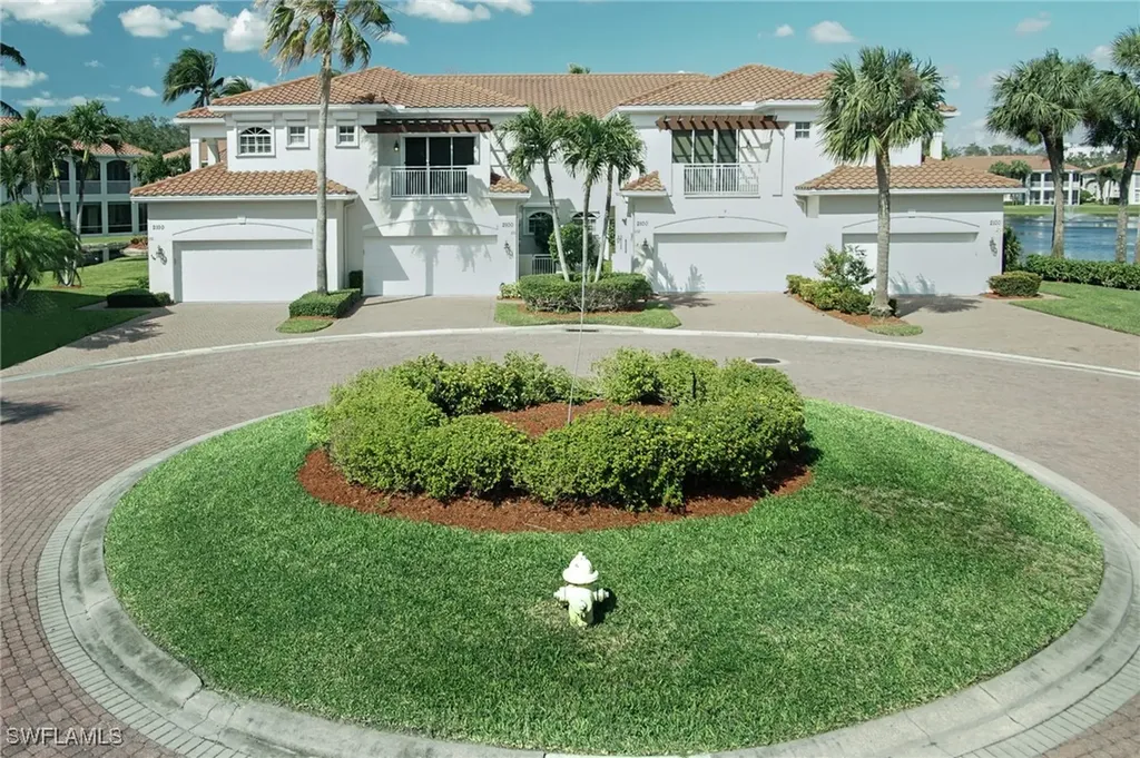 2100 L Ambiance Circle Naples FL 34108