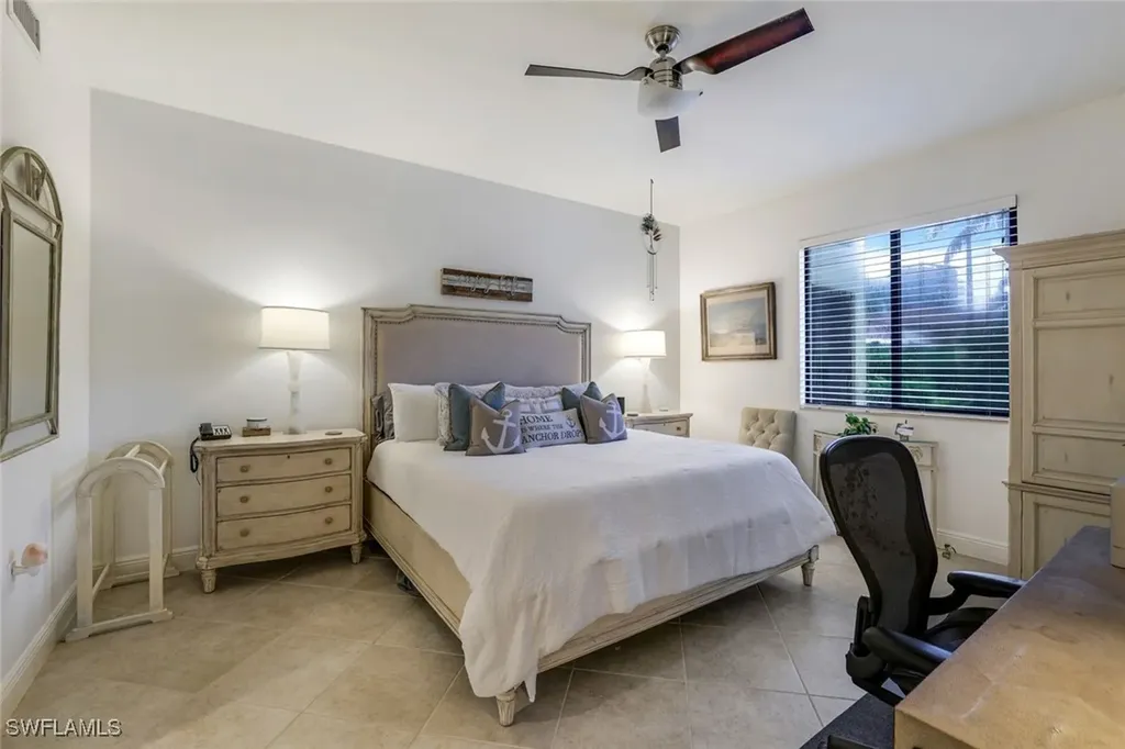 975 Sandpiper Street Naples FL 34102