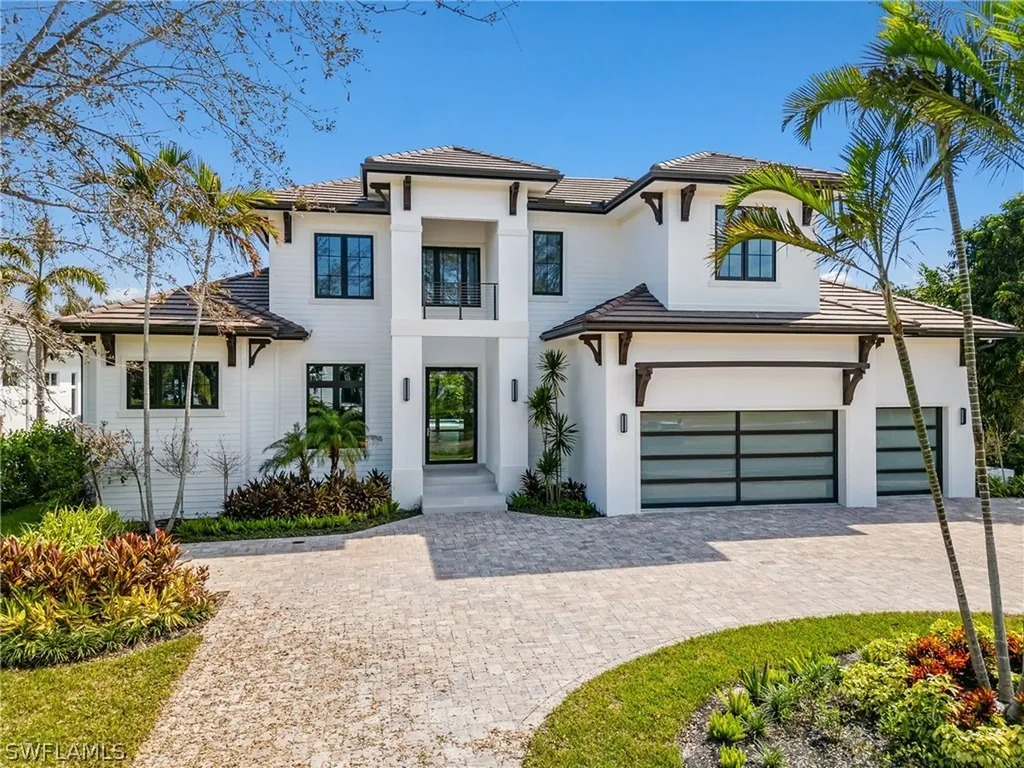 3280 Crayton Road Naples FL 34103