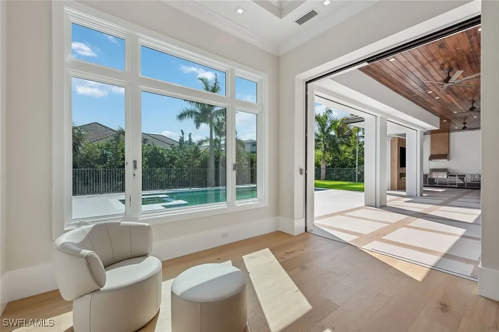 3280 Crayton Road Naples FL 34103