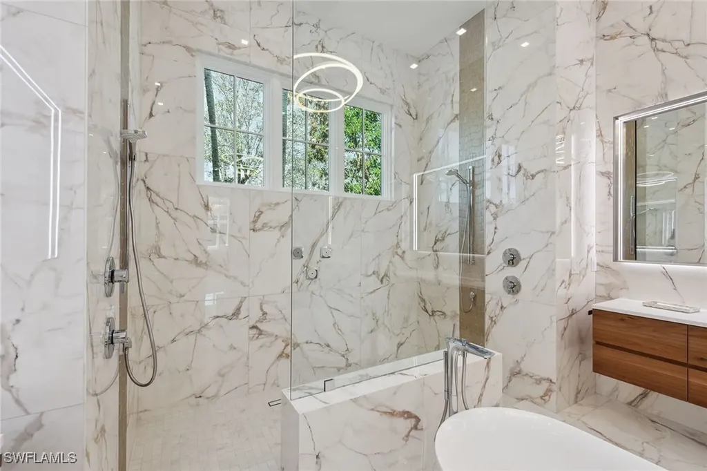 3280 Crayton Road Naples FL 34103
