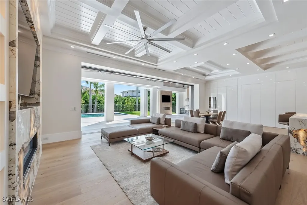 3280 Crayton Road Naples FL 34103