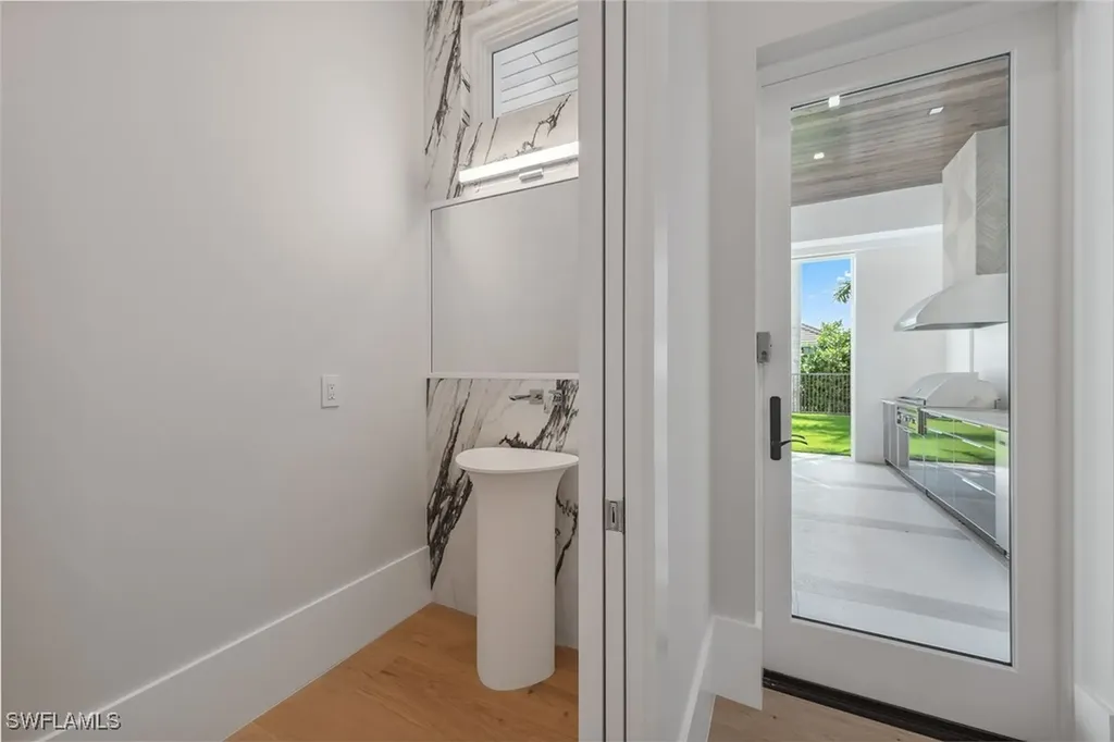 3280 Crayton Road Naples FL 34103