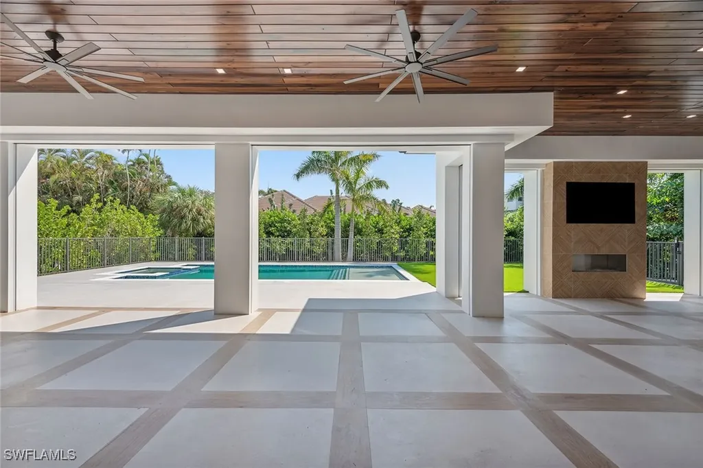 3280 Crayton Road Naples FL 34103