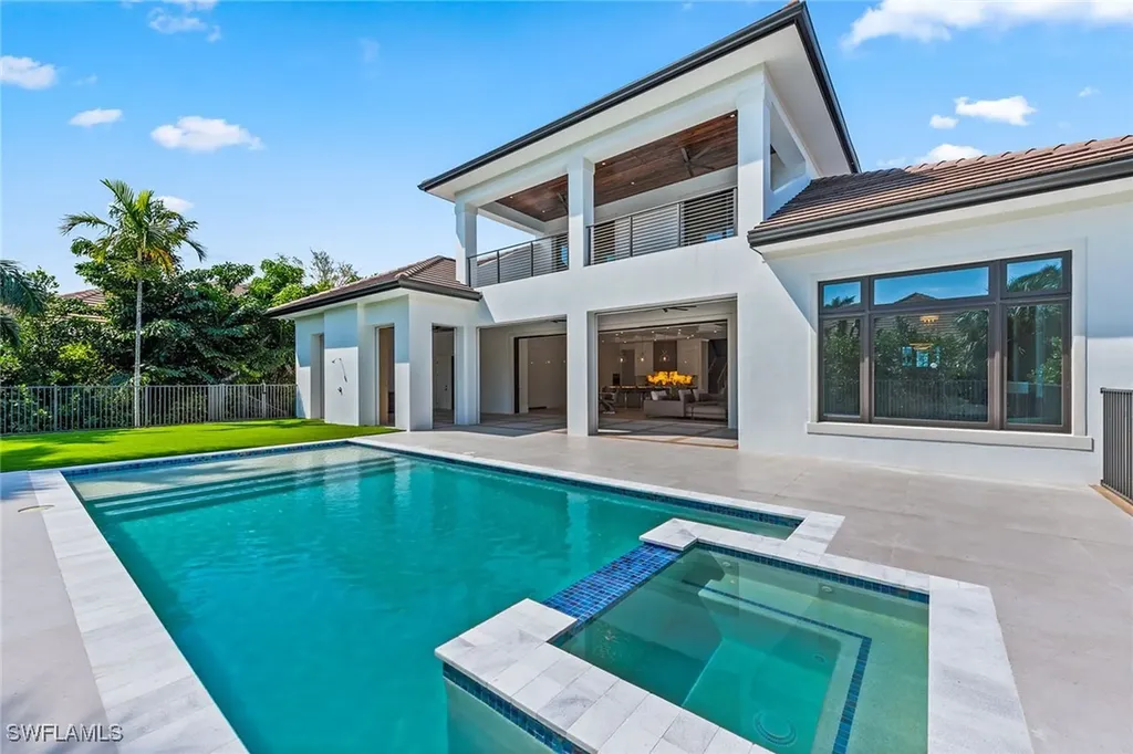 3280 Crayton Road Naples FL 34103