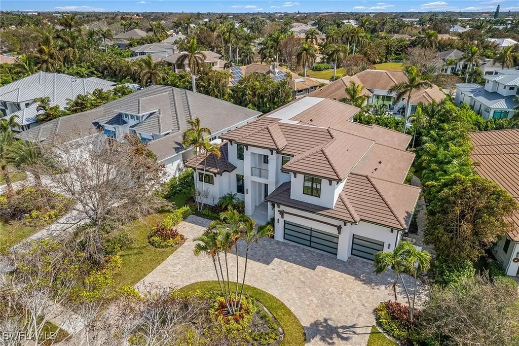 3280 Crayton Road Naples FL 34103