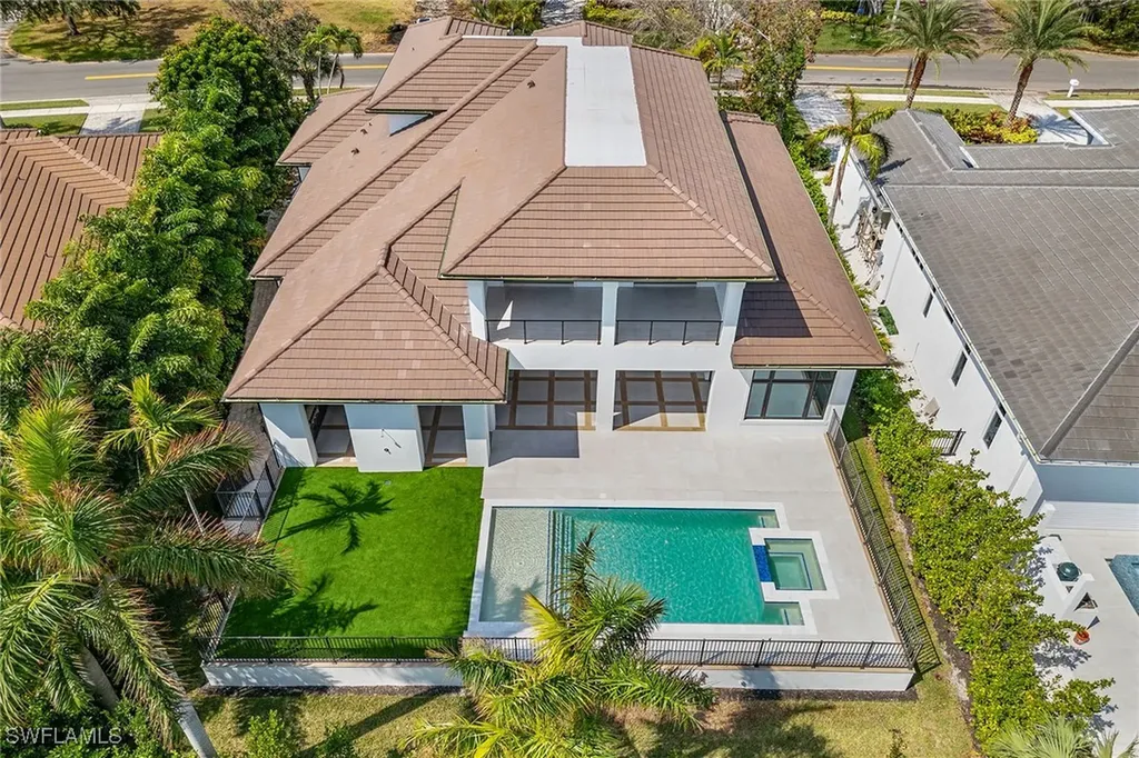 3280 Crayton Road Naples FL 34103