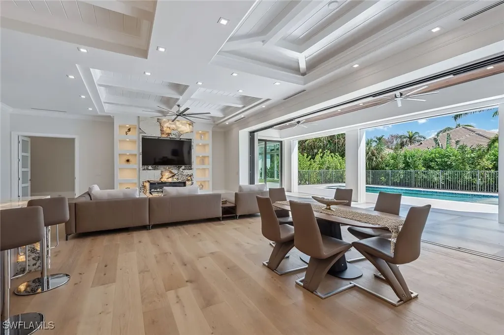 3280 Crayton Road Naples FL 34103