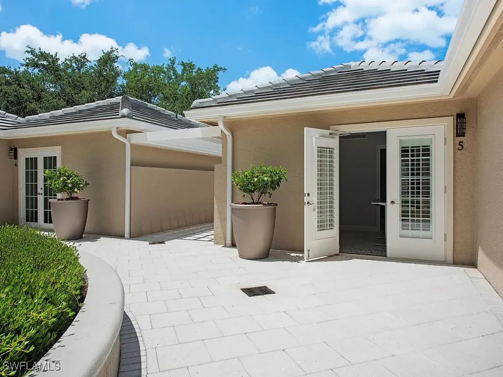 8960 Bay Colony Drive Naples FL 34108