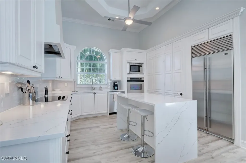 586 S Golf Drive Naples FL 34102