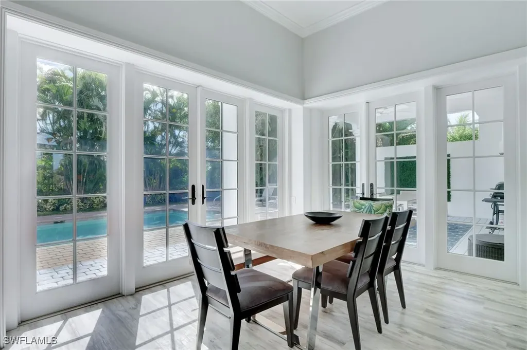 586 S Golf Drive Naples FL 34102
