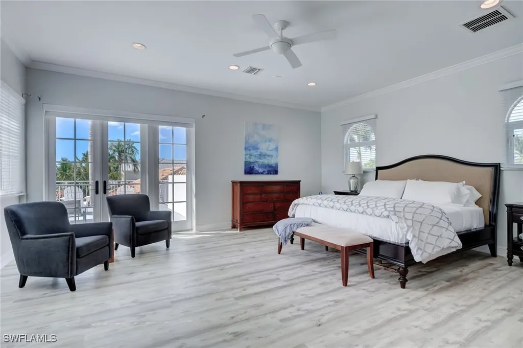 586 S Golf Drive Naples FL 34102