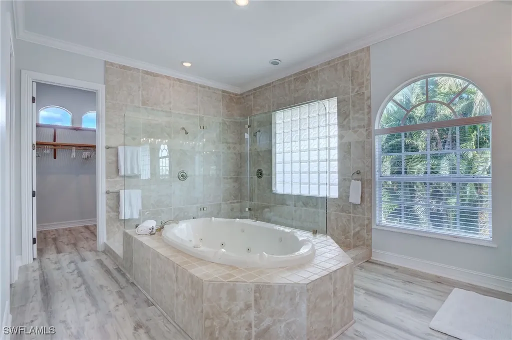 586 S Golf Drive Naples FL 34102