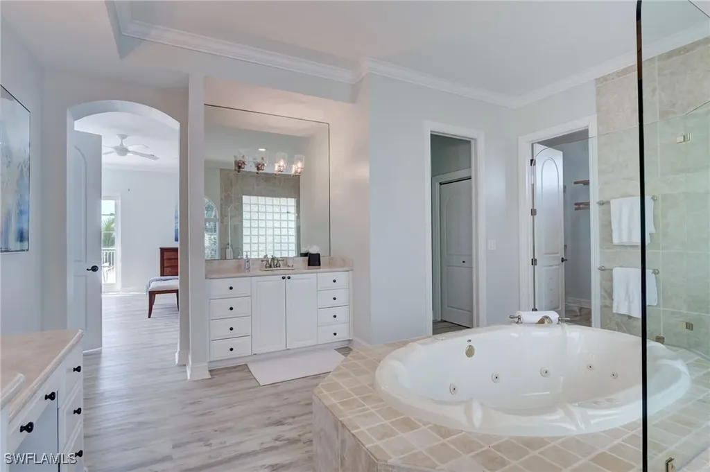586 S Golf Drive Naples FL 34102