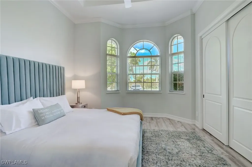 586 S Golf Drive Naples FL 34102
