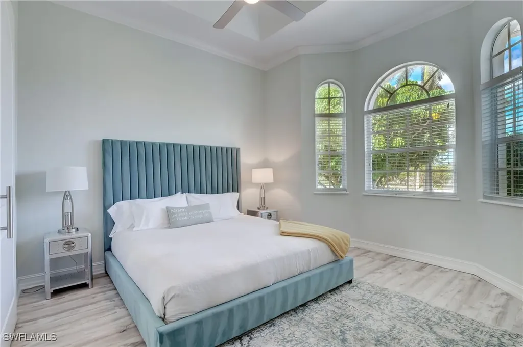 586 S Golf Drive Naples FL 34102